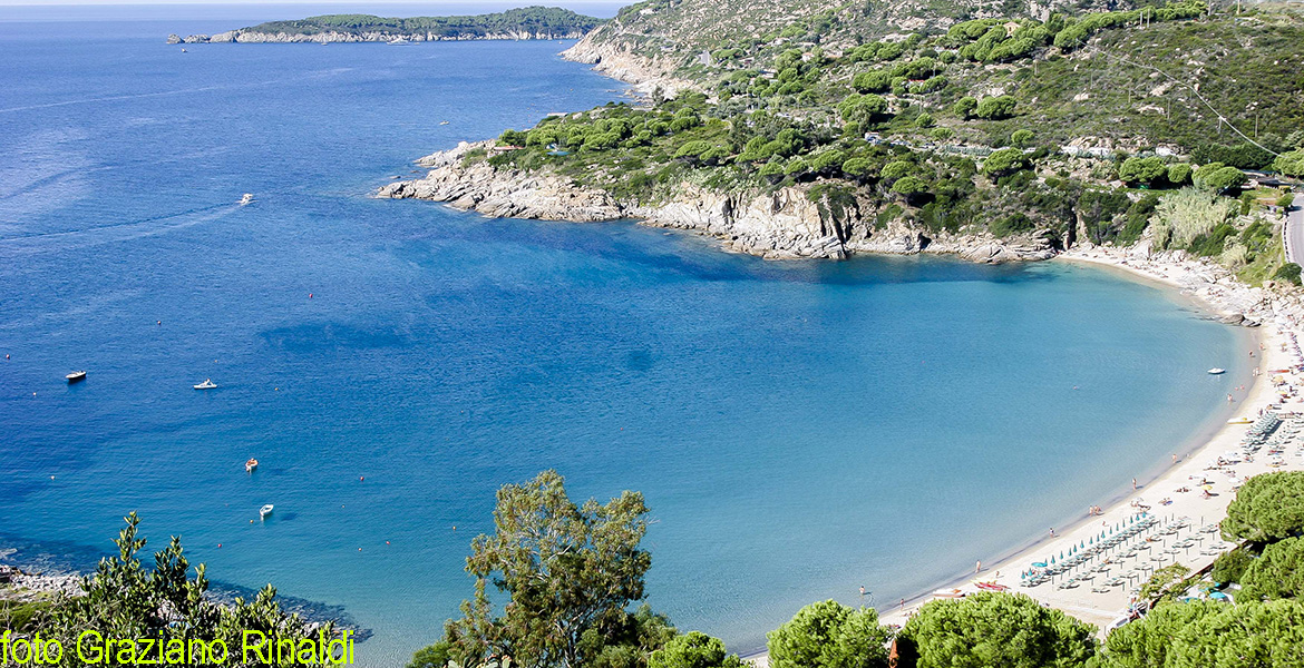 Perfekten Halbmond von Cavoli Auf der Insel Elba