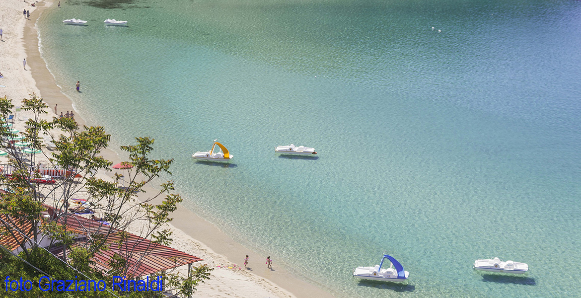 Tretboote am Cavoli Auf der Insel Elba