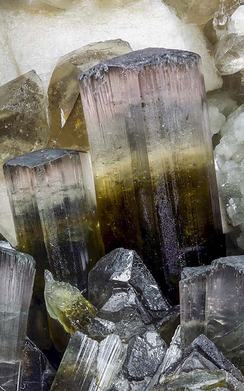 Minerals Elba - elbaites polychrome mit Quartz